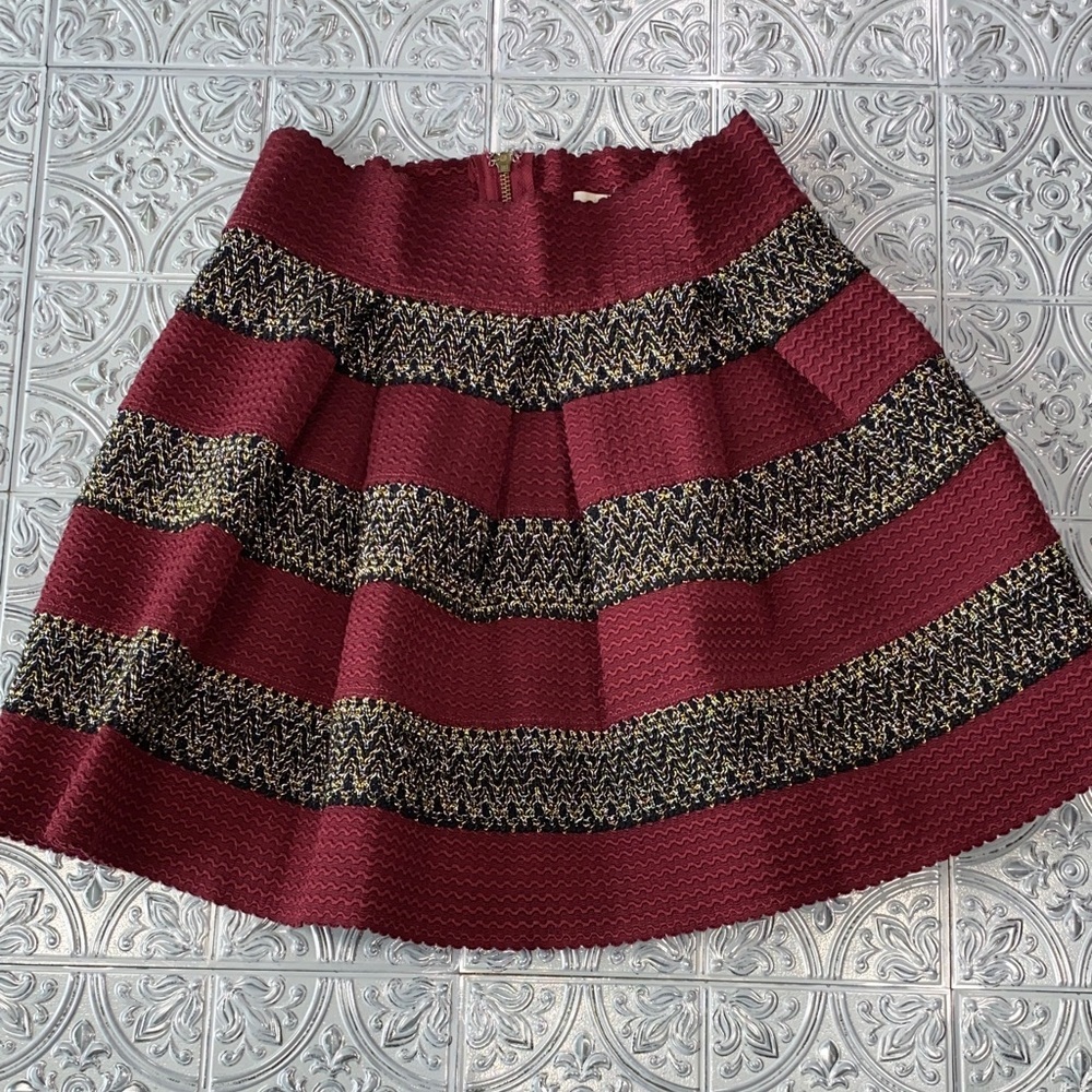Ya Los Angeles Burgundy & Metallic Gold Striped Pleated Mini Skirt Medium